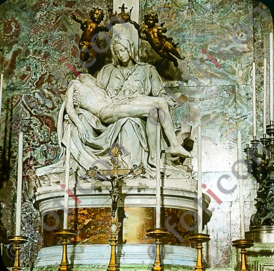 Pietà (Michelangelo) | Pietà (Michelangelo) - Foto foticon-simon-035-041.jpg | foticon.de - Bilddatenbank für Motive aus Geschichte und Kultur